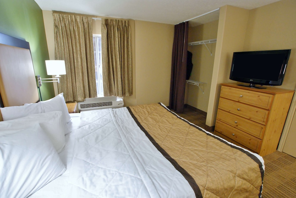 Suite, 1 King Bed with Sofa bed, Non Smoking - Photo 2