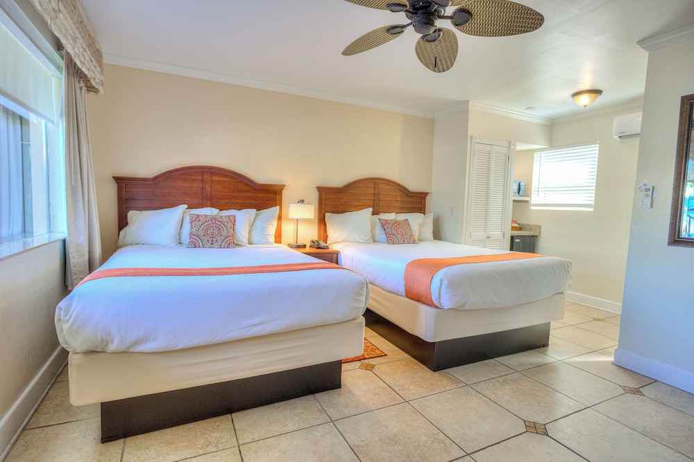 Standard Room, 2 Queen Beds, Pool Area photo 1