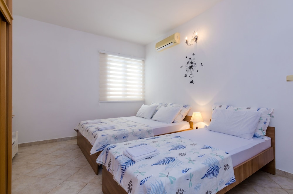 Apartment (Apartment with Shared Pool) photo 1