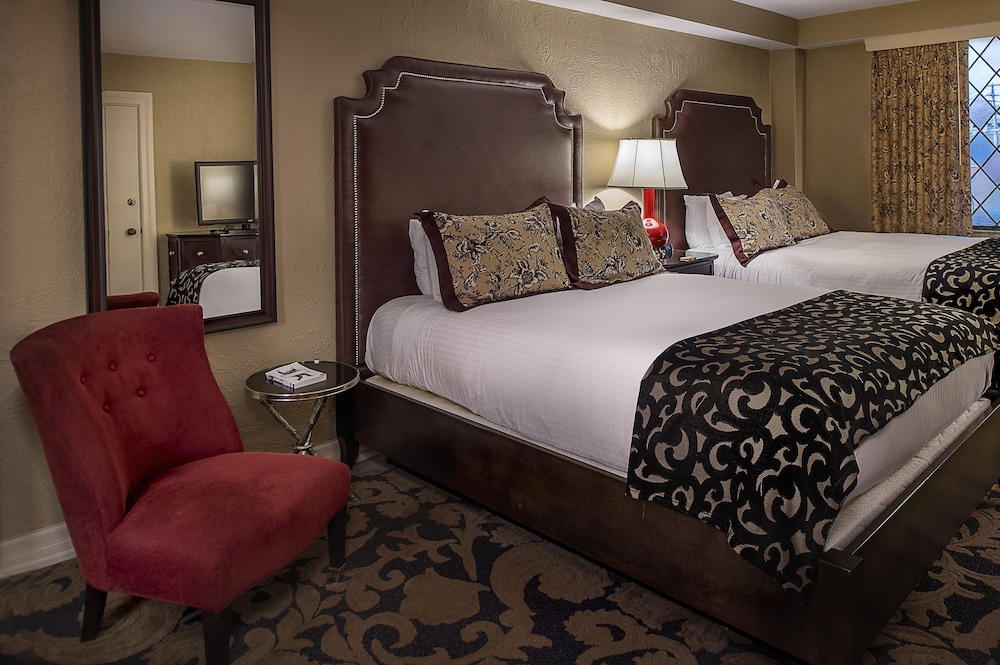 Deluxe Room, 2 Queen Beds - Photo 4