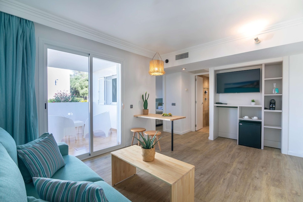 Suite, Terrace, Pool View photo 3