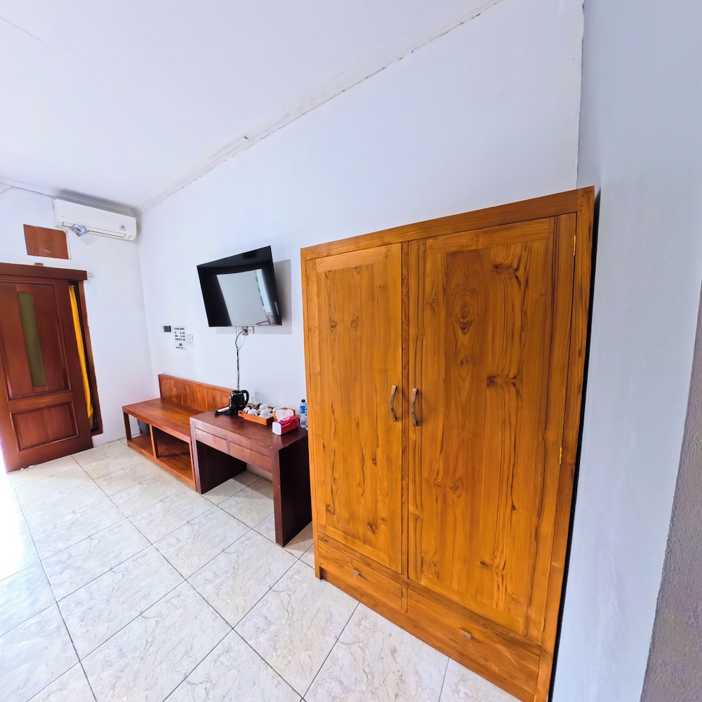 Family Room - Photo 12