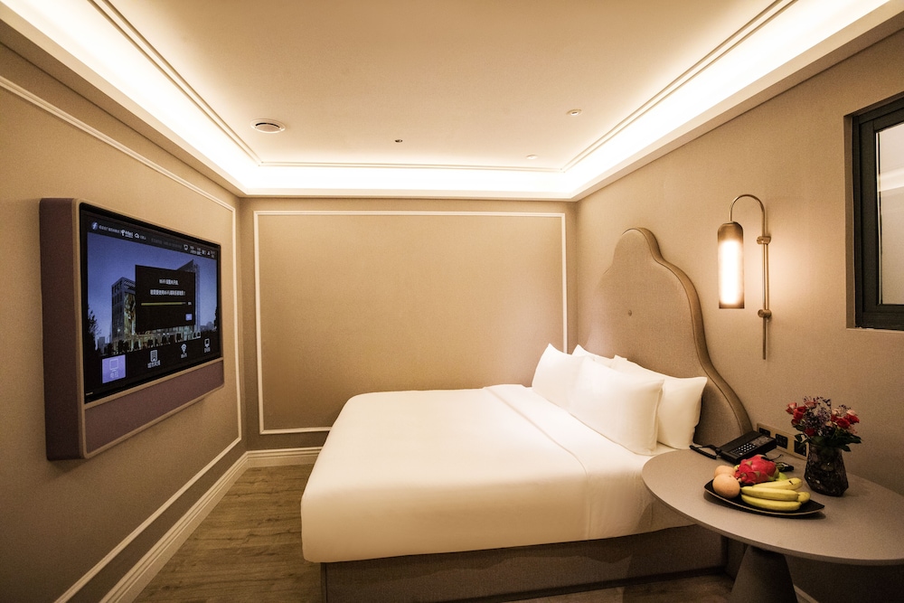 Standard Room, 1 King Bed