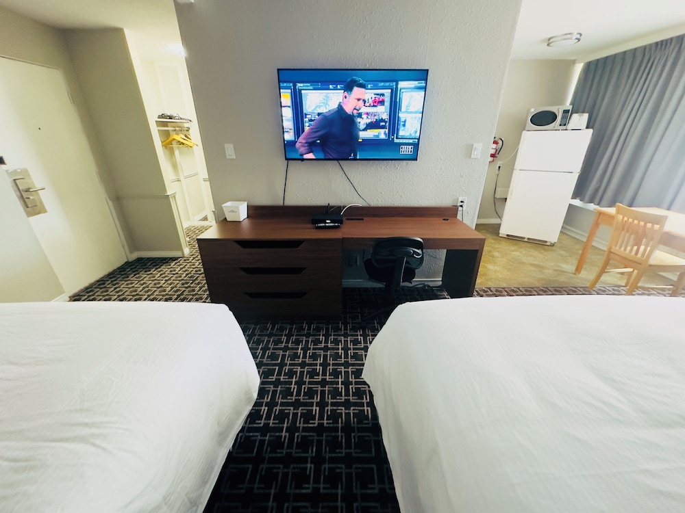 Suite, Multiple Beds, Non Smoking - Photo 5