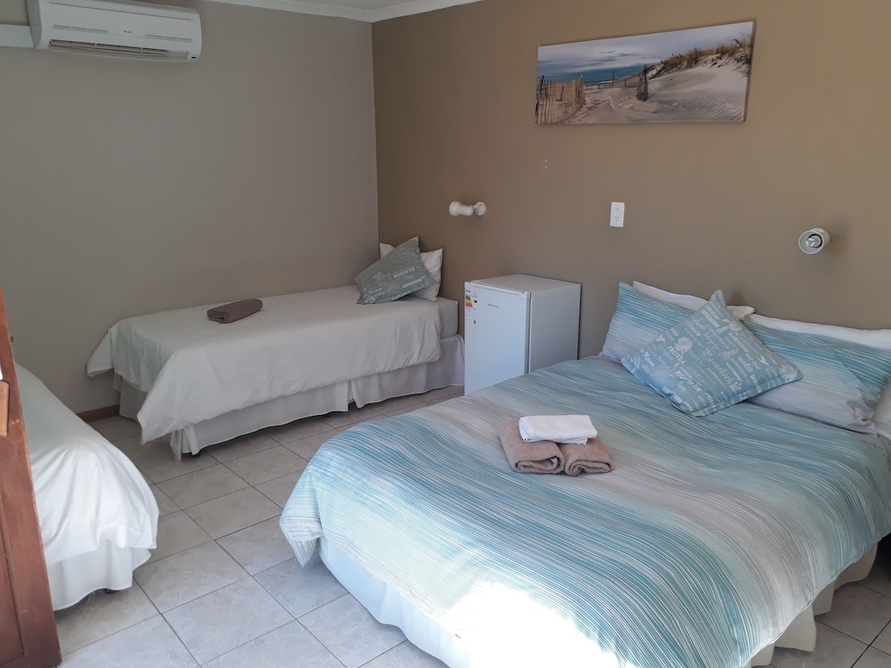 Family Room, 1 Bedroom (4 Bed Family Room) photo 2