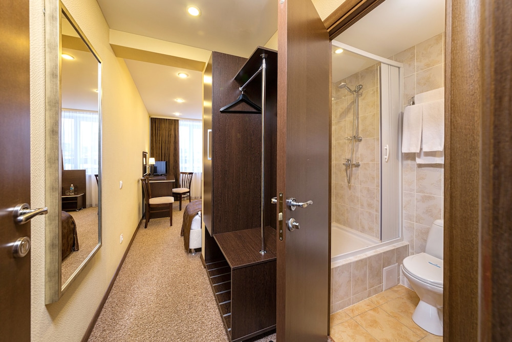 Economy Twin Room photo 3