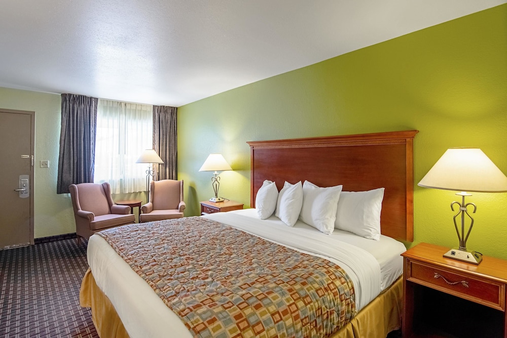 Room, 1 King Bed - Photo 2