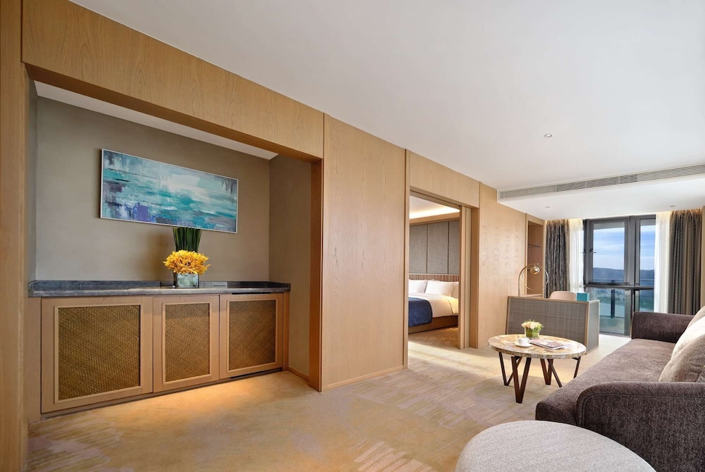 Grand Suite, 1 King Bed, Smoking, Sea View photo 1
