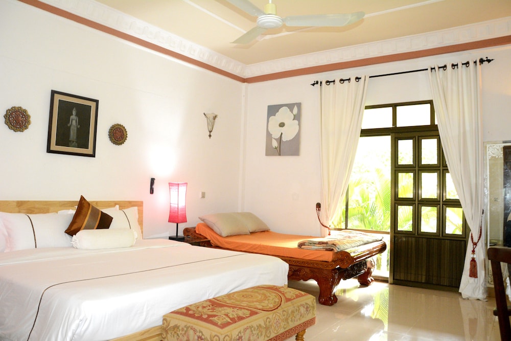 Deluxe Suite, 1 King Bed, Valley View photo 2