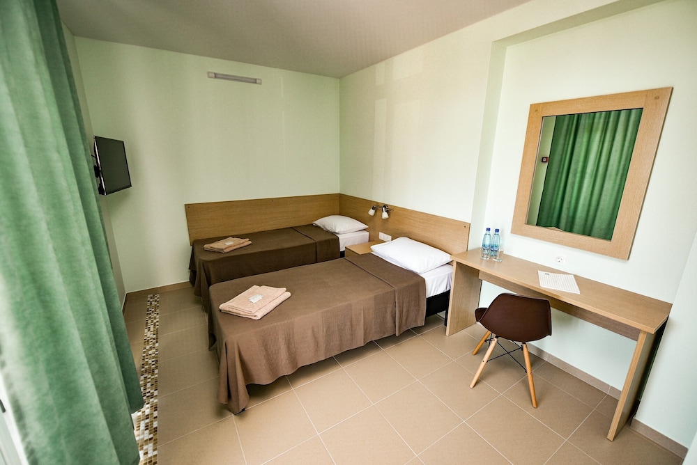 Economy Twin Room photo 1