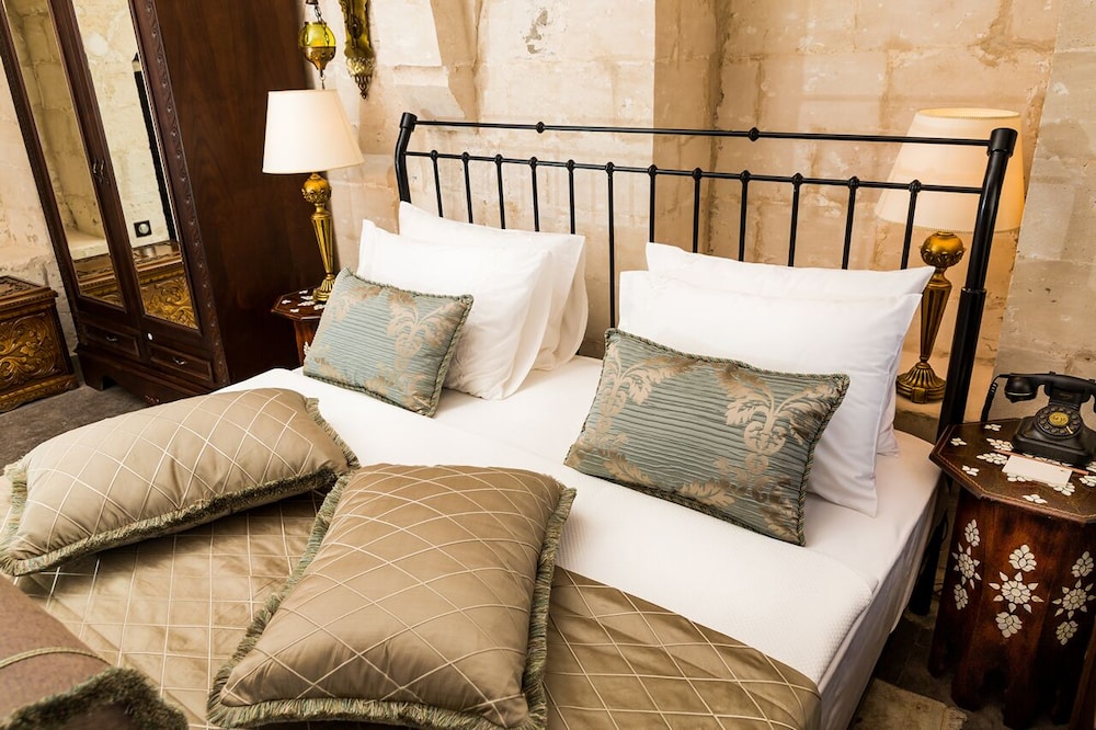 Duplex Honeymoon Suite photo 1