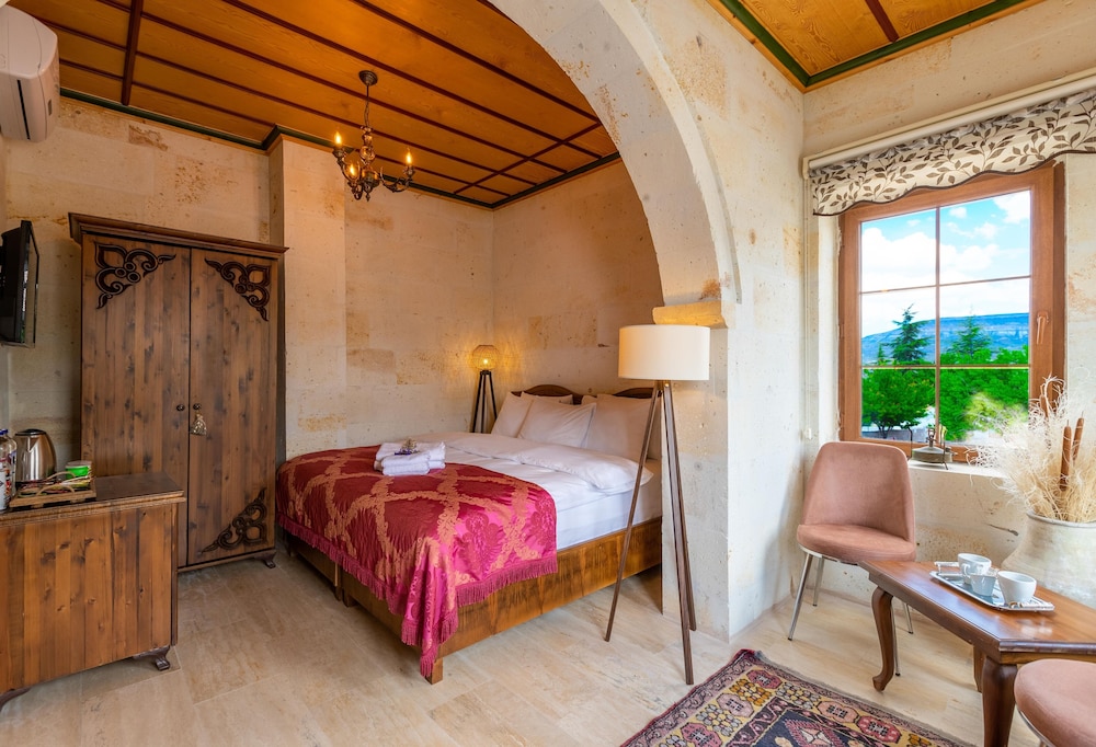 Deluxe Room, 1 King Bed photo 1