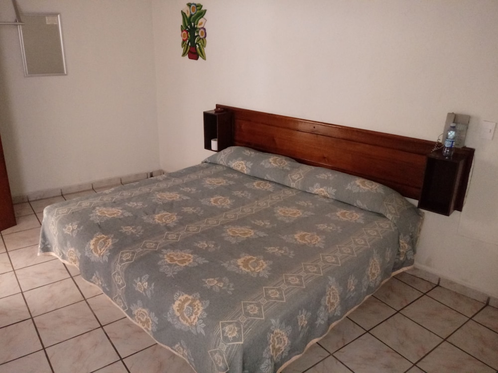 Grand Room, 1 King Bed, Hot Tub