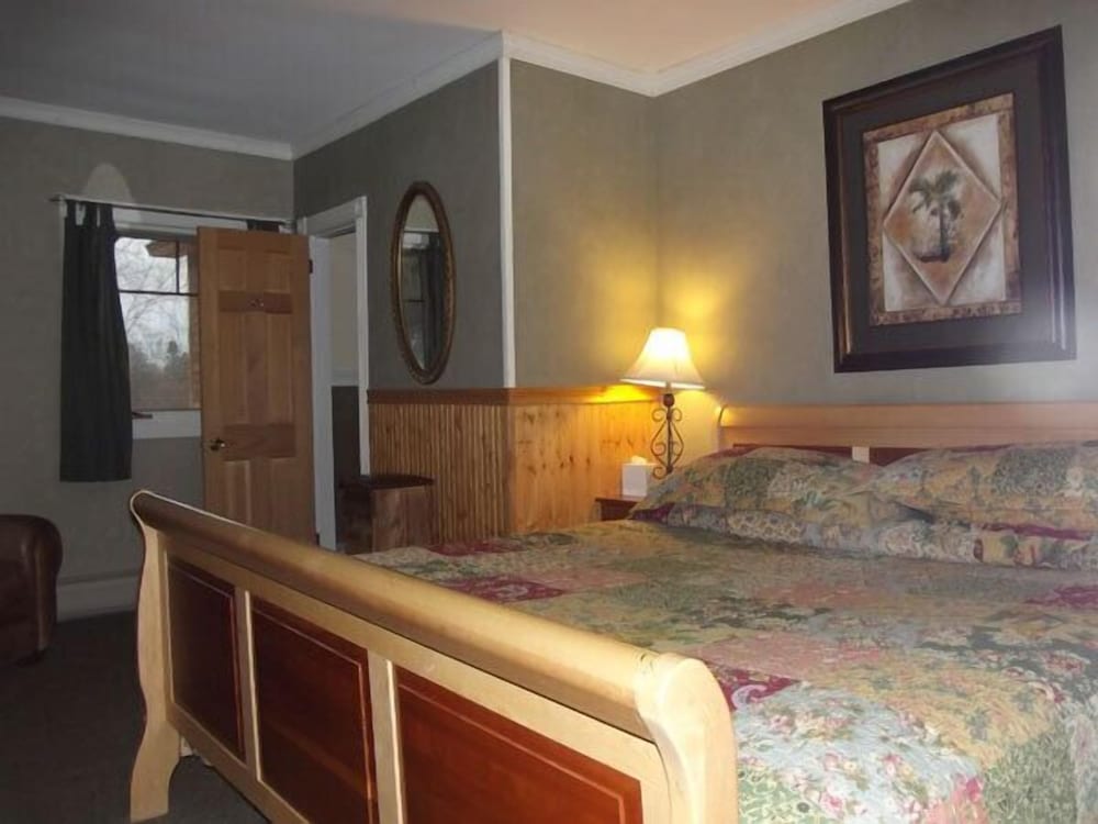 Standard Room, 1 King Bed photo 2