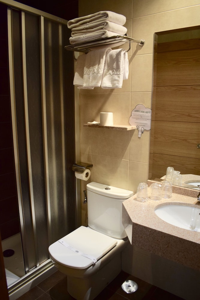 Standard Triple Room - Photo 4