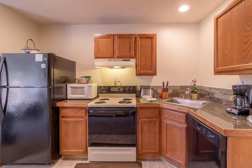 Standard Suite, 2 Bedrooms, Fireplace, River View photo 3