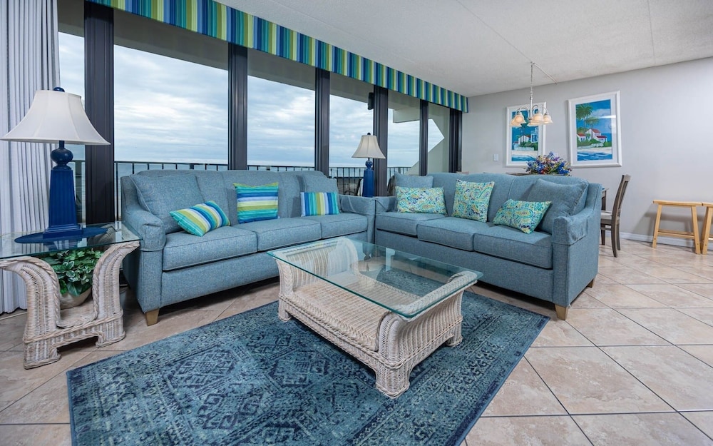 Condo, 3 Bedrooms