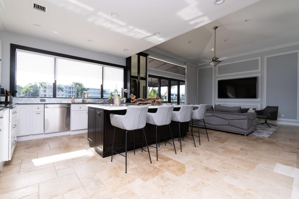 5 Bedroom Luxe Villa on Deep Water Intracoastal, 사진 27