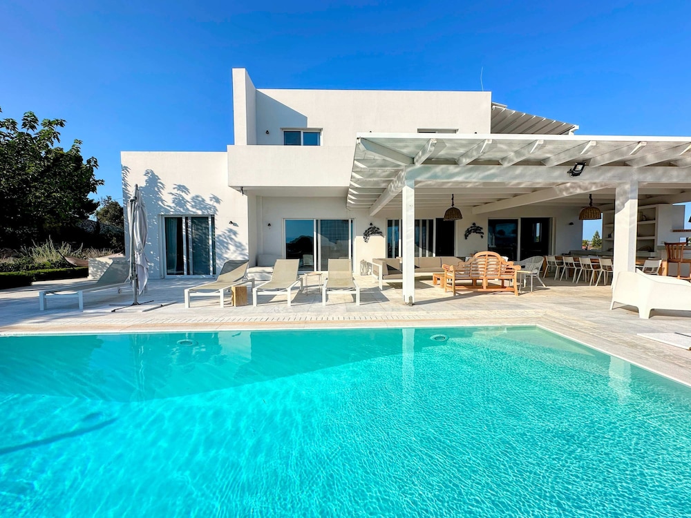 Villa photo 1