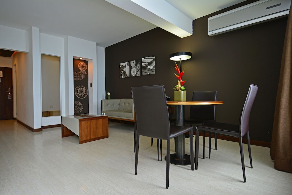 Junior Suite, 2 Queen Beds - Photo 3