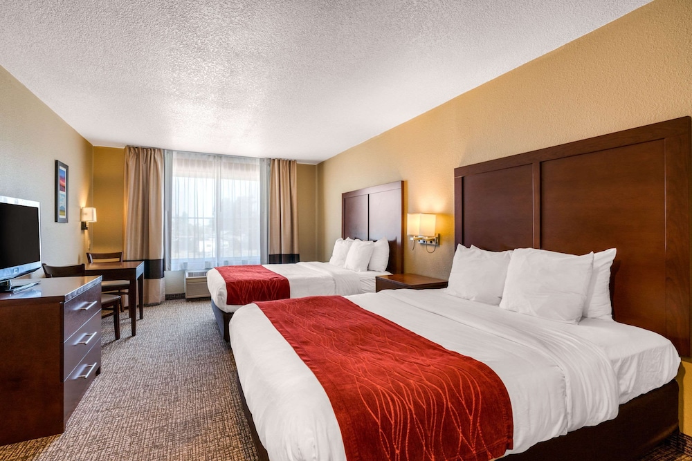 Room, 2 Queen Beds, Non Smoking - Photo 1