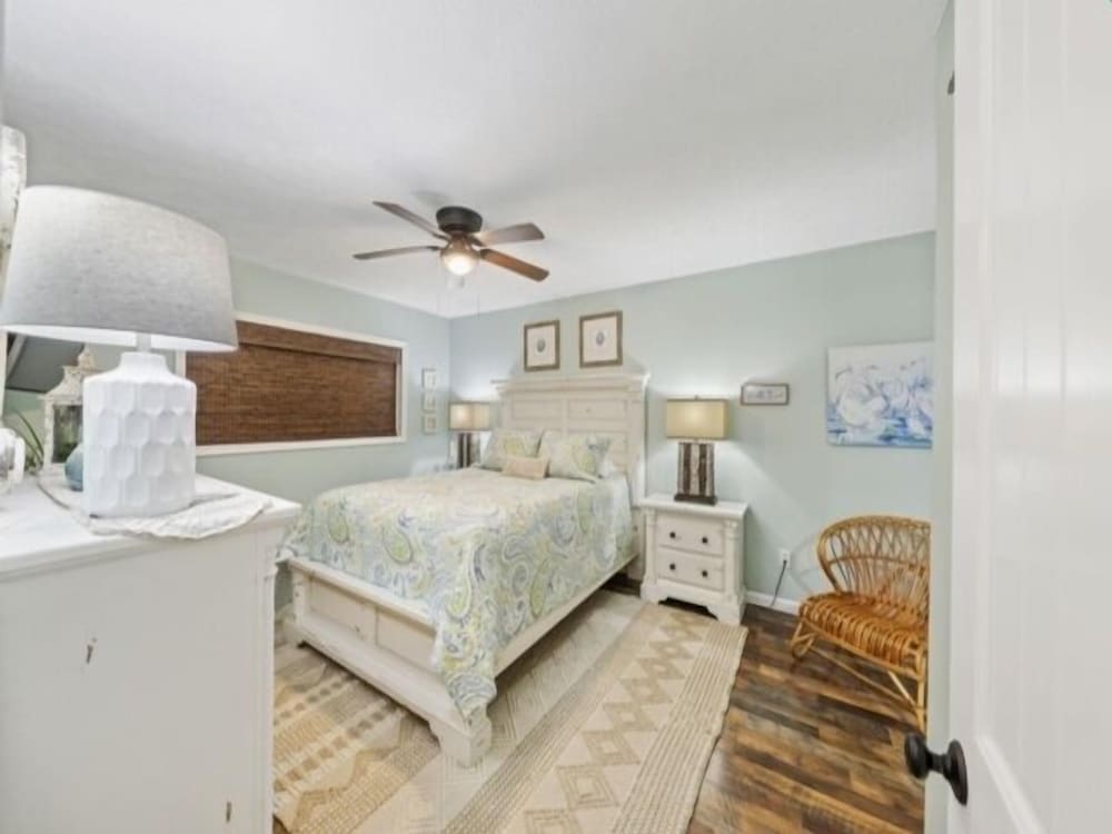 Condo, 2 Bedrooms