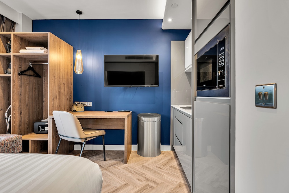 Vantage Studio with Balcony and View