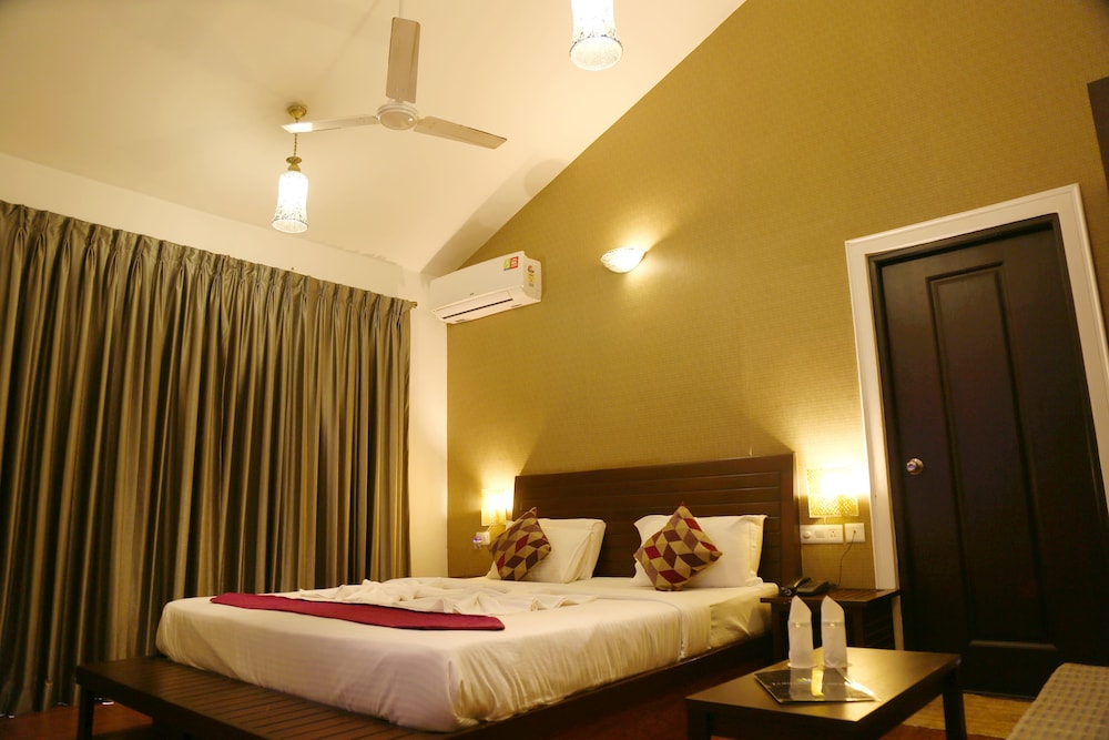 Luxury Ac Rooms With Balcony photo 3