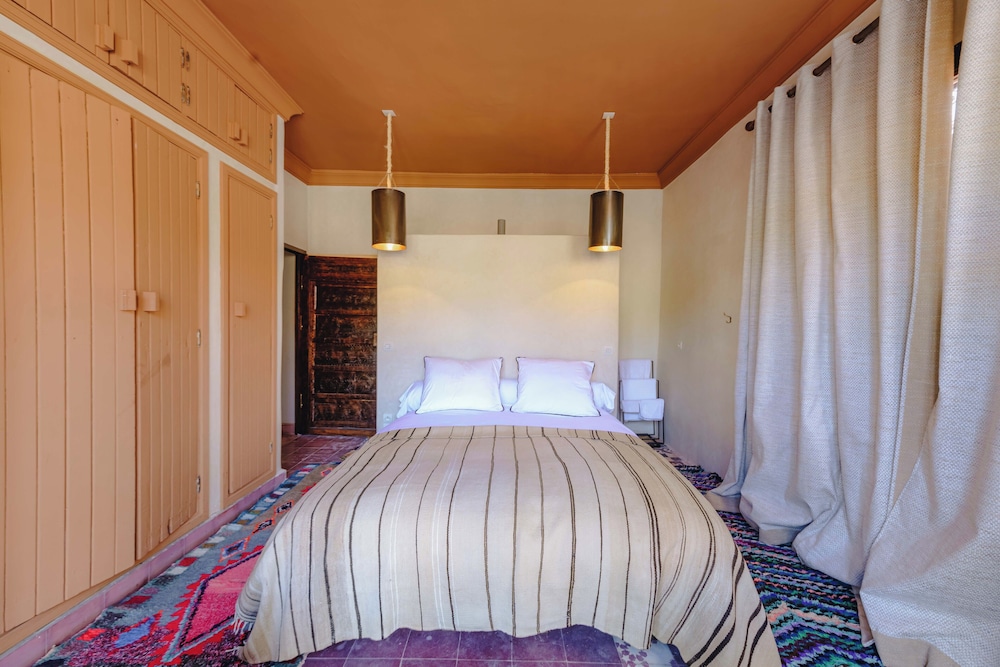 Basic Double Room, 1 Double Bed, Non Smoking, Pool View photo 1