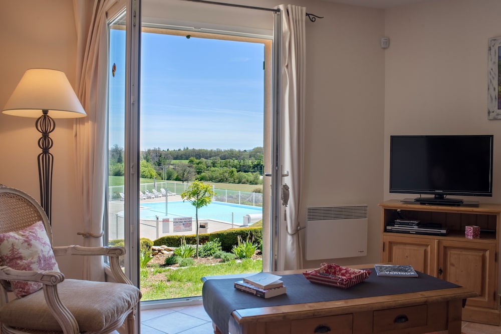 Comfort Villa, 3 Bedrooms, Pool View photo 3