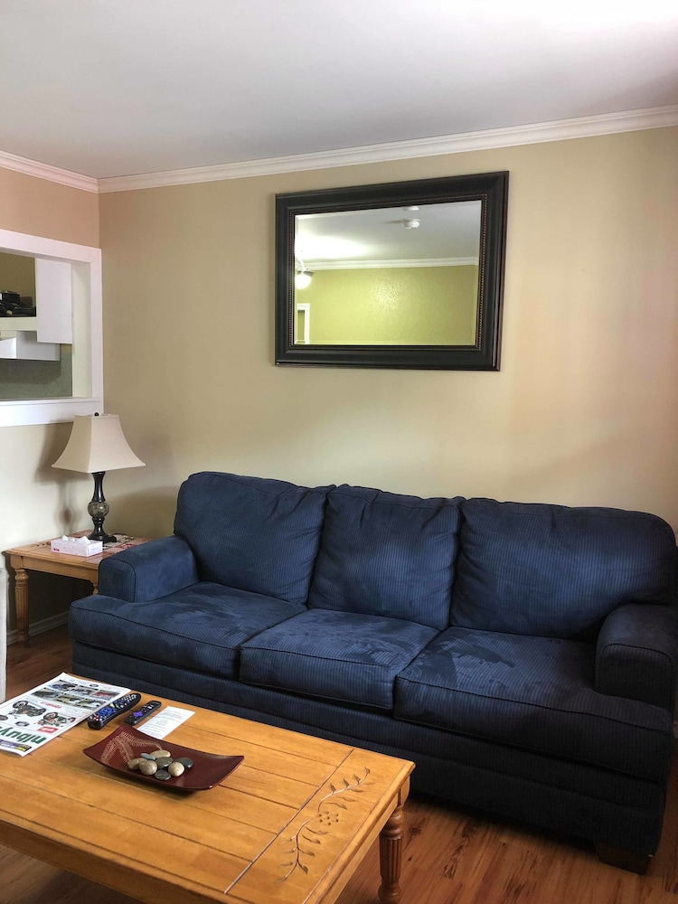 Studio Suite, 1 Queen Bed, Kitchenette photo 1