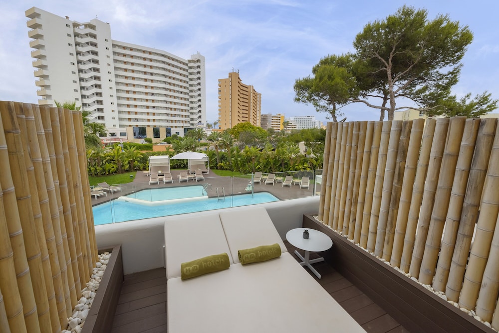 Premium Double Room, Terrace, Pool View - Photo 4