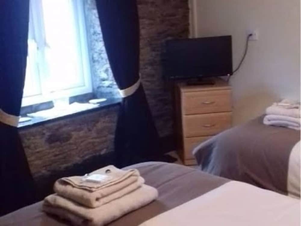 Twin Room, Ensuite photo 3