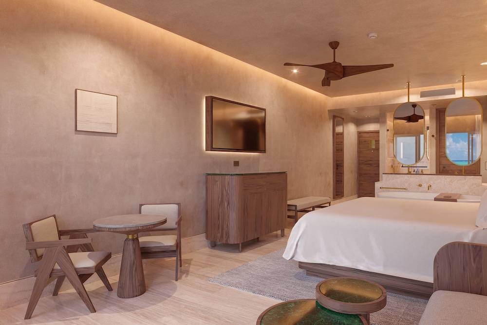 Deluxe Room, 1 King Bed, Balcony
