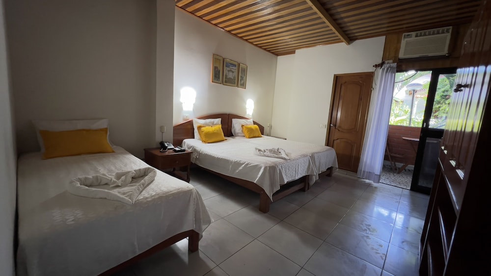 Triple Room, 3 Twin Beds photo 3
