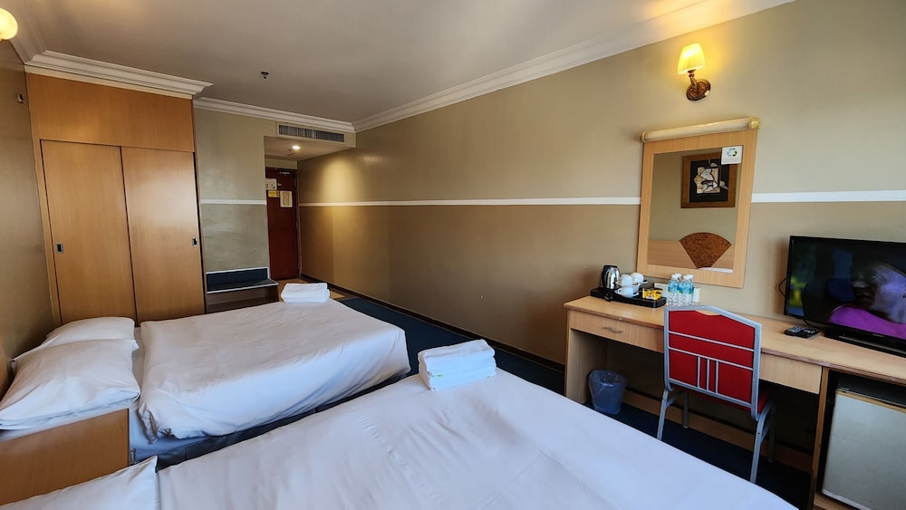 Superior Quadruple Room, 1 Bedroom, City View photo 3