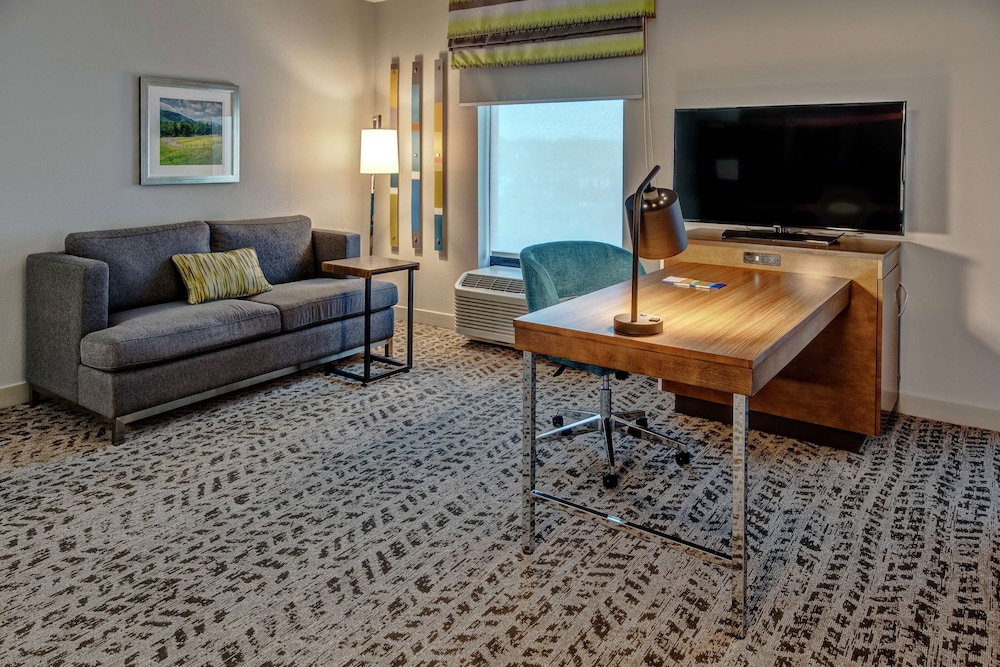 Suite, 2 Queen Beds, Refrigerator & Microwave (Wet bar) photo 3