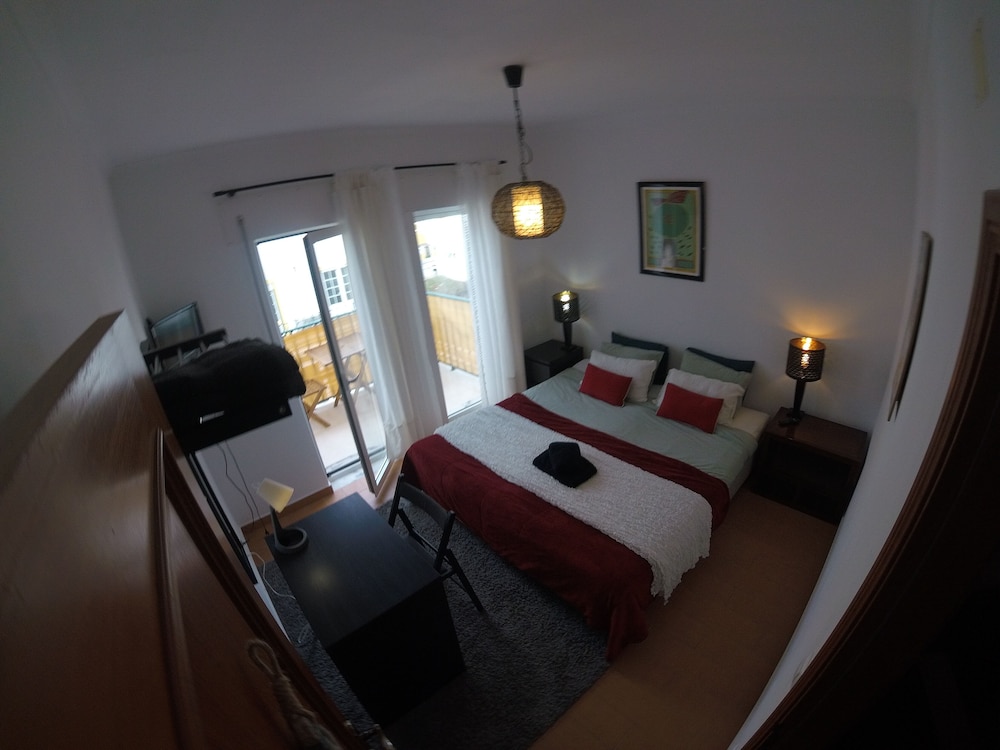 Deluxe Double Room Single Use, 1 Queen Bed, Courtyard View, Oceanfront photo 1