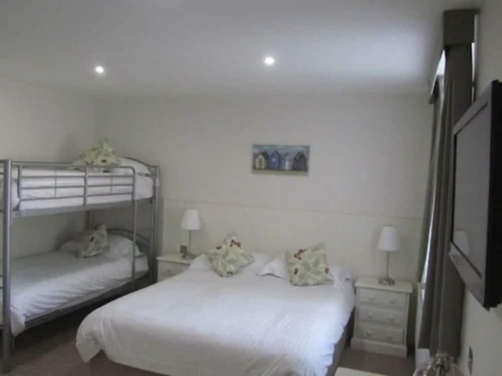 Family Quadruple Room photo 1