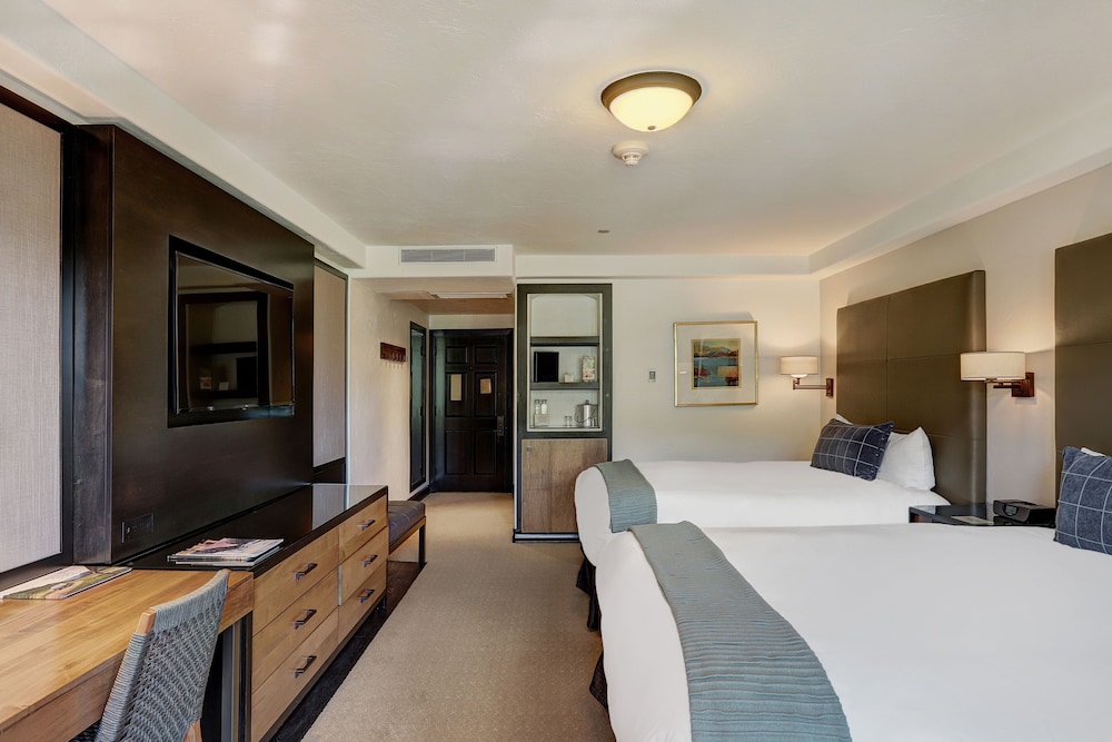 Superior Room, 2 Queen Beds - Photo 3