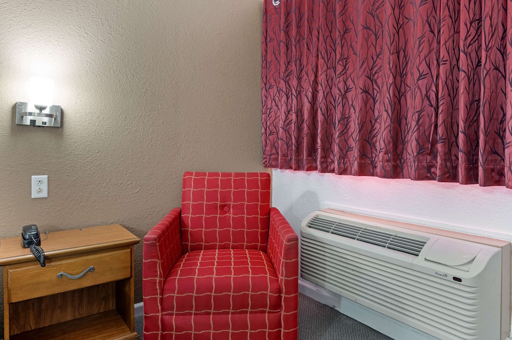 Standard Room, 1 King Bed, Non Smoking photo 2