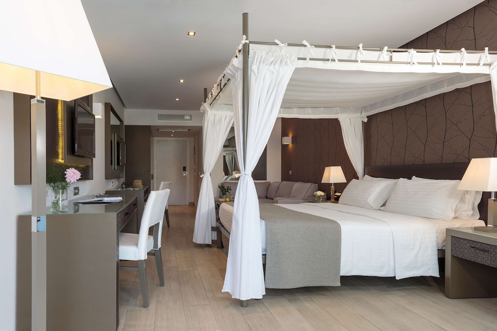 Junior Suite, Private Pool, Garden View