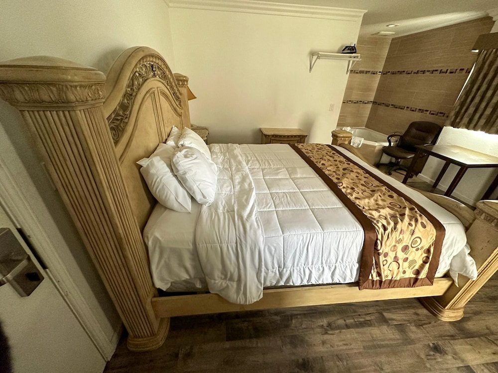 King Room with Spa Access photo 2