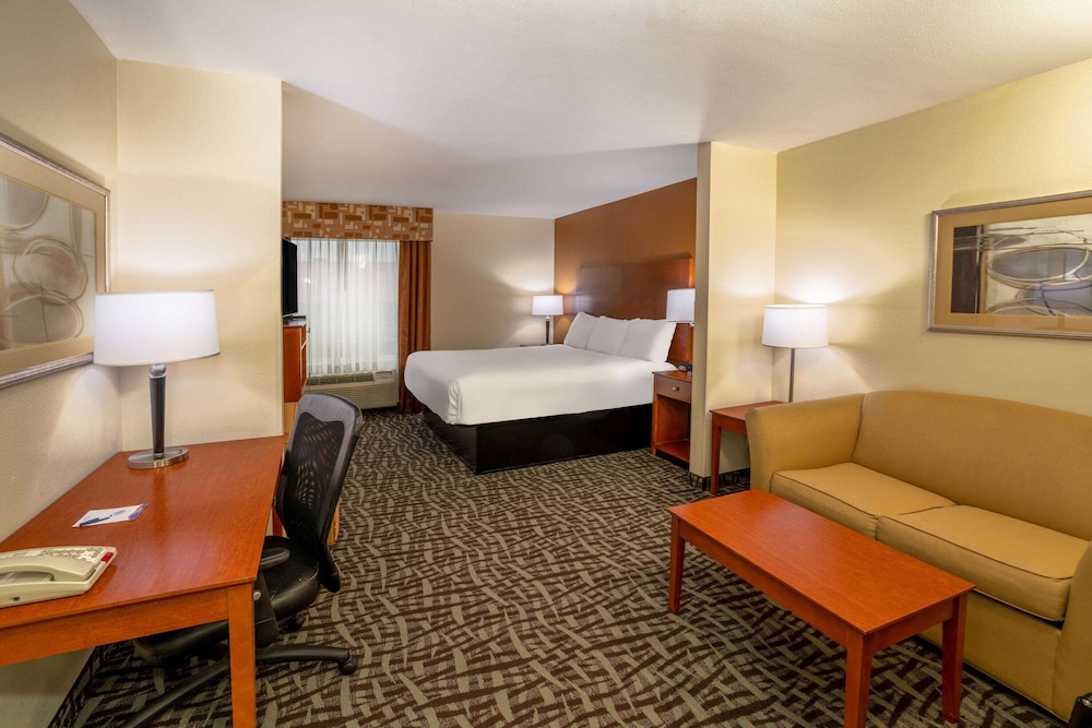 Standard Room, 1 King Bed - Photo 1