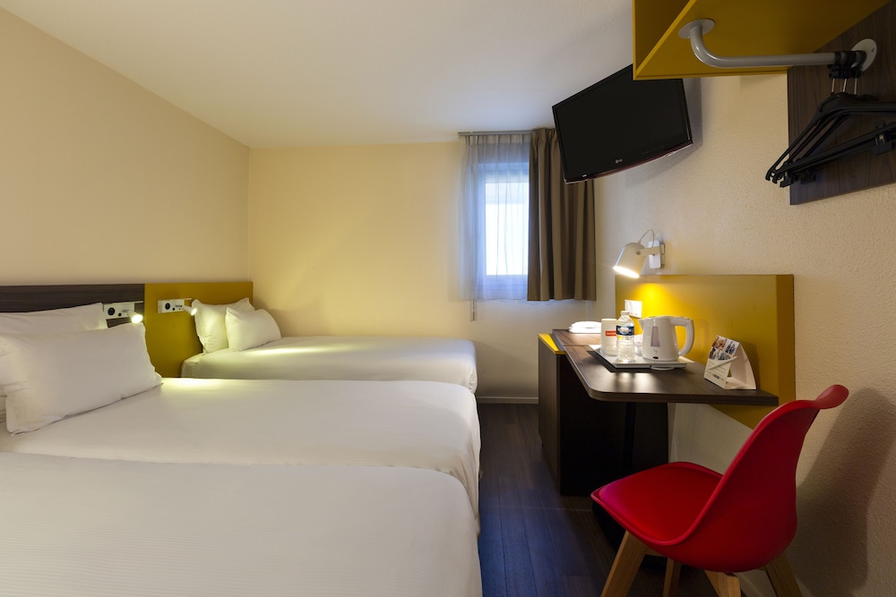 Standard Room, 3 Twin Beds, Non Smoking - Photo 3