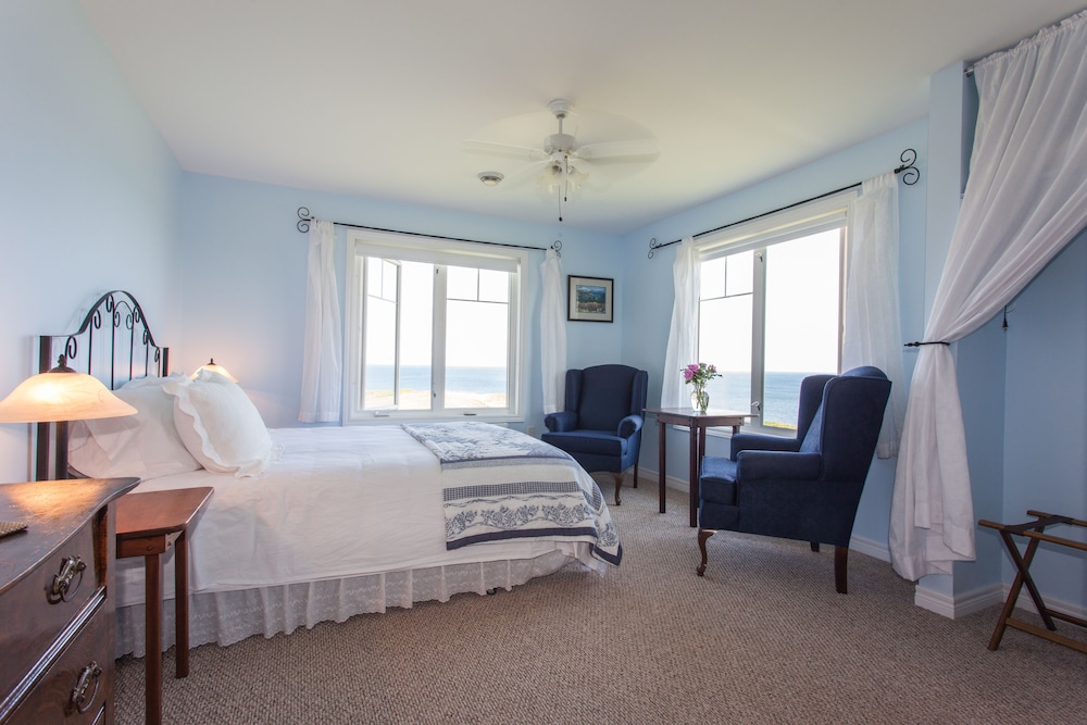 Superior Room, 1 Queen Bed, Ocean View (Sunrise) photo 2