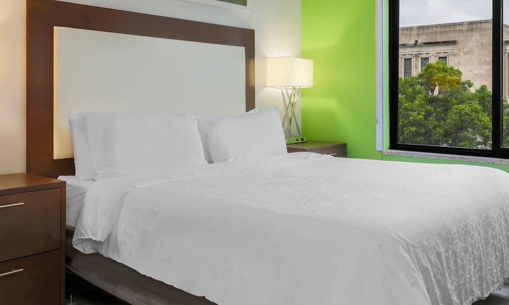 Premium Room, 2 Queen Beds (Standard) - Photo 2