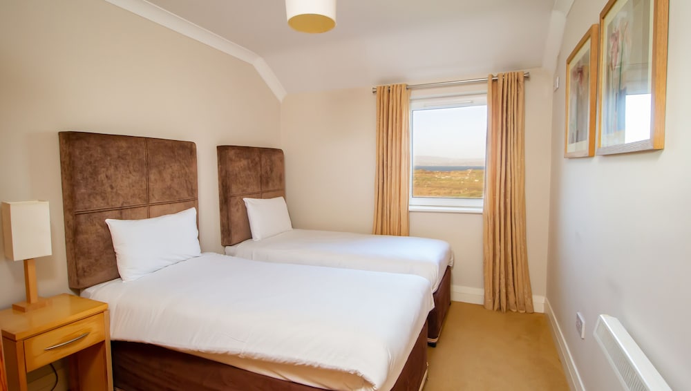 Family House, 2 Bedrooms, Kitchen, Bay View photo 2
