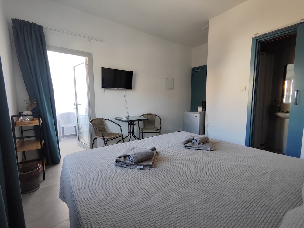 Standard Room, Balcony, City View photo 3