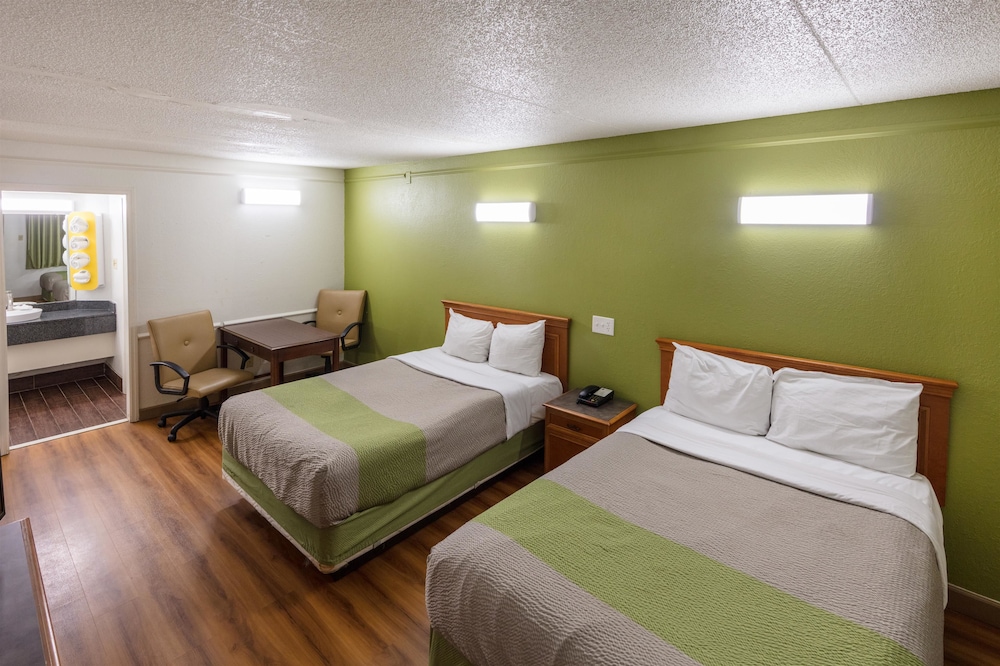 Standard Room, 2 Double Beds, Smoking - Photo 1